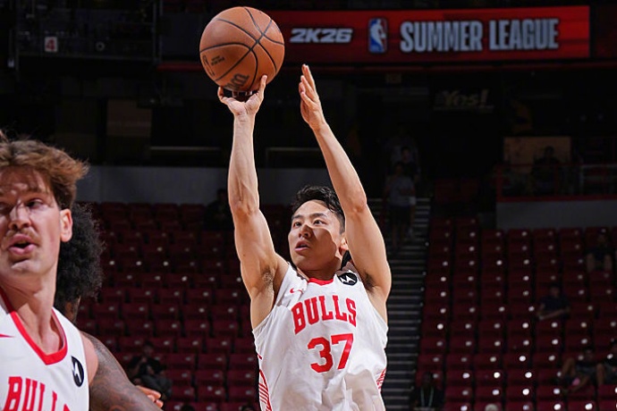 河村勇辉新赛季身披 8 号，续写公牛 8 号传奇篇章